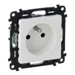 Zásuvka 2P+T s detskou ochranou VALENA LIFE biela - 753180